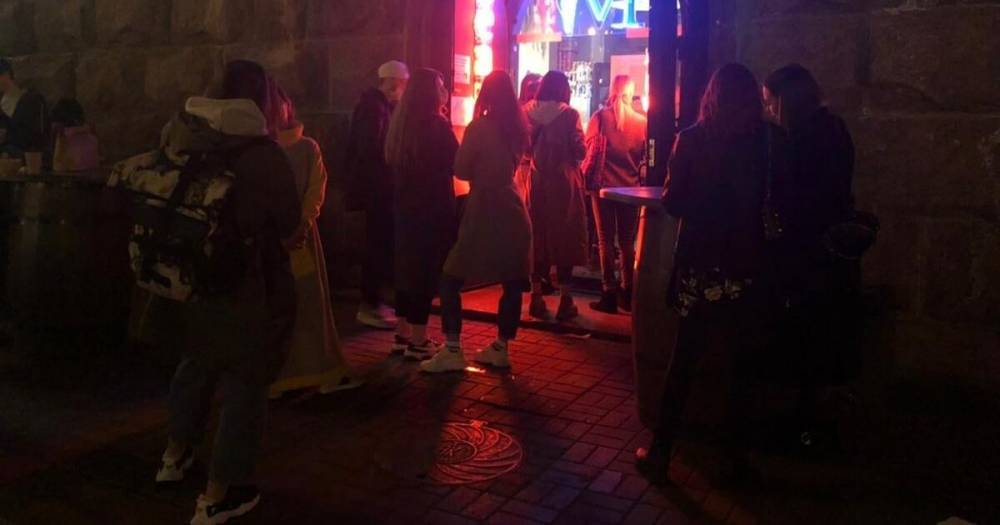 В Киеве закрыли два ресторана, нарушившие карантин (фото)