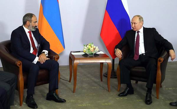 Песков подтвердил переговоры Путина с Пашиняном 7 апреля в Москве