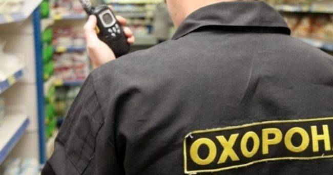 В Киеве мужчина расстрелял охранника магазина в ответ на просьбу одеть маску