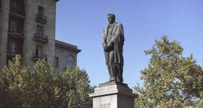 После визита Познера в Грузию там осквернили памятник Грибоедову