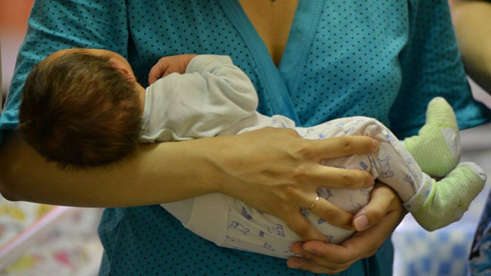 Росстат представил актуальные данные о рождаемости в России