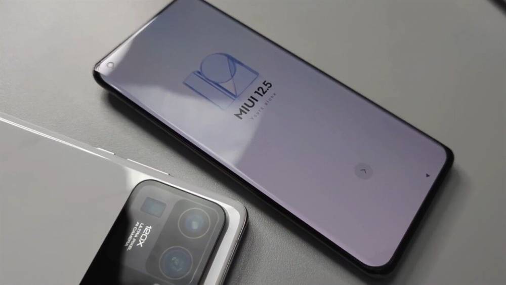 Техноблогер показал внутренности дорогого смартфона Xiaomi Mi 11 Ultra