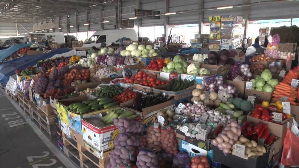 На рынках в Украине появились ранние овощи: сколько стоят и как уберечься от нитратов