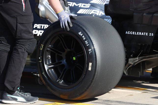 В Имоле начались тесты Mercedes и Pirelli