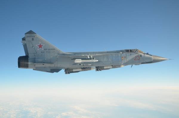 Под Пермью из-за сигнала о неисправности приземлился военный МиГ-31