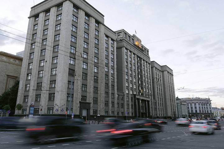 Госдума разрешила крымчанам с паспортами Украины занимать госдолжности в России