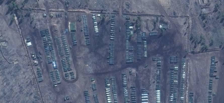 США обнародовали спутниковые снимки российских войск возле границы Украины (ФОТО)