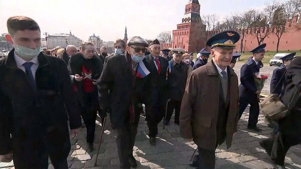 На Красной площади состоялась встреча российских, французских и американских фронтовиков