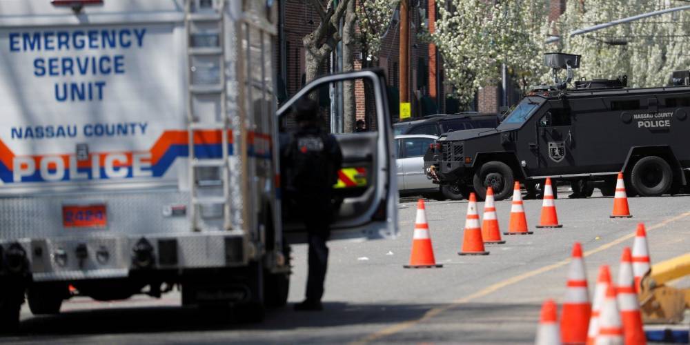 Разыскивает полиция. В Нью-Йорке неизвестный открыл стрельбу по посетителям супермаркета, один человек убит