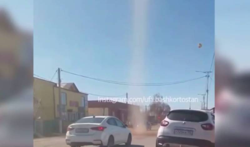 «Будто в Америке»: жители Башкирии сняли на видео мини-смерч из пыли