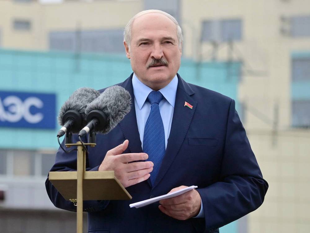 "Пуля рядом с головой, цианид, взрыв, военный переворот". Пять самых громких "покушений" на Лукашенко
