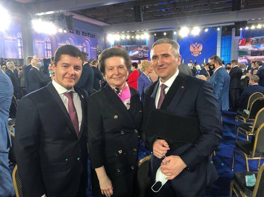 Моор, Комарова и Артюхов встретились в холле «Манежа» перед послание Путина