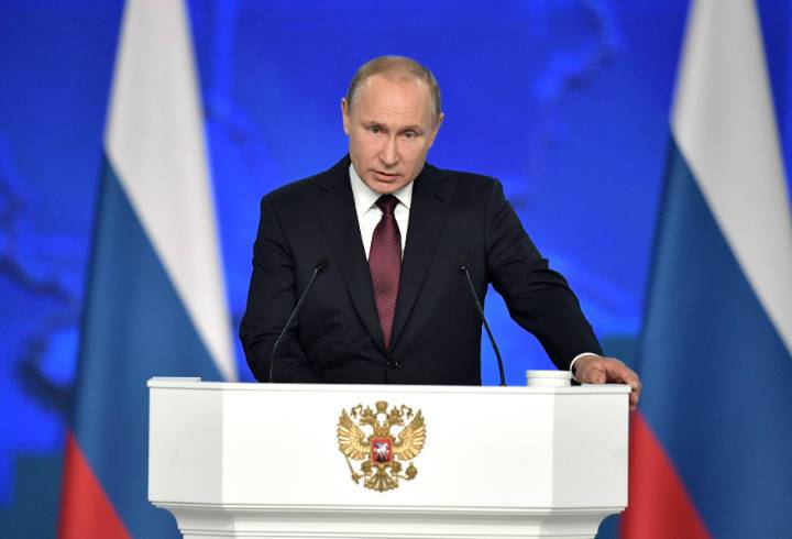 Владимир Путин: Через три года большинство госуслуг должны предоставляться дистанционно