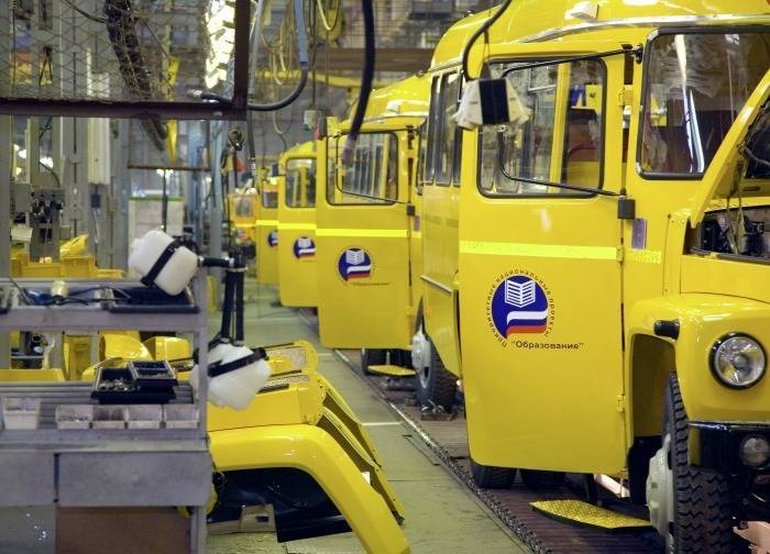 Правительство РФ выделит 35 млрд руб. на закупку школьных автобусов до 2024г