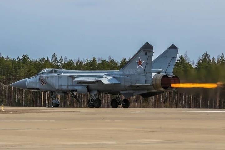 Российские истребители уничтожили воздушные бомбы в небе над Тверской областью