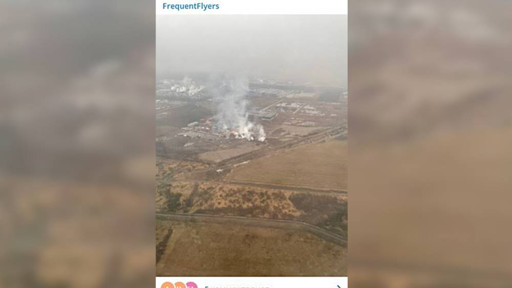 Пожарные потушили загоревшиеся рядом с аэропортом Пулково склады