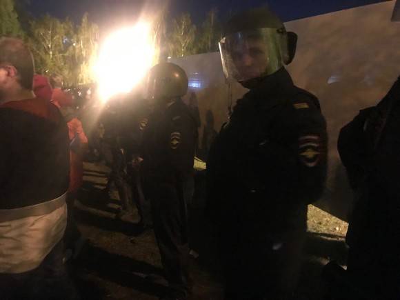 В Екатеринбурге полицейские задержали пятерых человек с плакатами