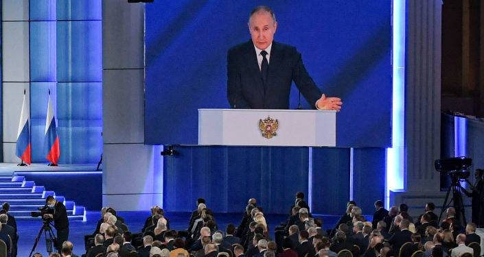Намеки на Донбасс и защита Лукашенко: эксперты о послании Путина