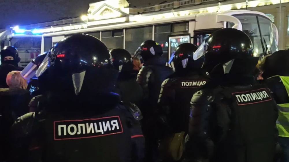 Порядка 14,4 тысячи человек приняли участие в незаконных акциях в России