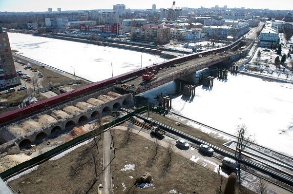 Работы на Красном мосту приостановили до конца мая