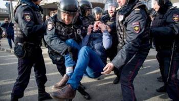 Сотни россиян были задержаны на несогласованных митингах
