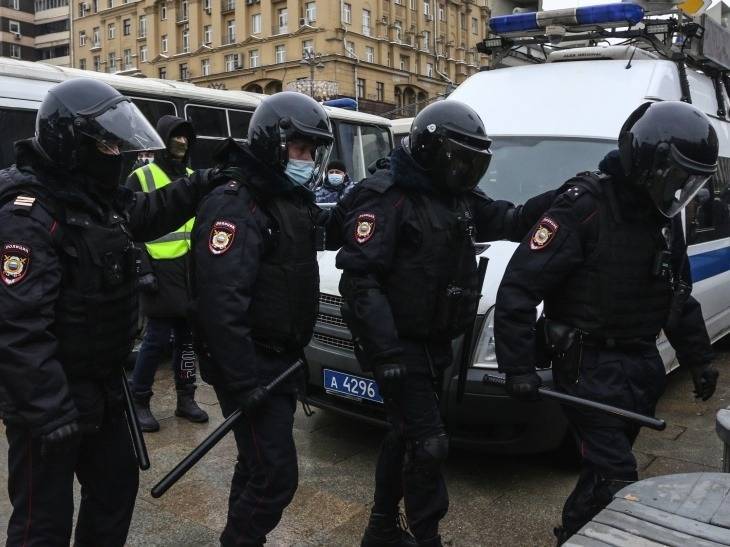 "Несовместимо с Конституцией": Питерский омбудсмен поражен действиями полиции