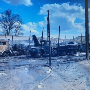 В Рубежном при пожаре сгорели бензовозы: есть пострадавший. Фото