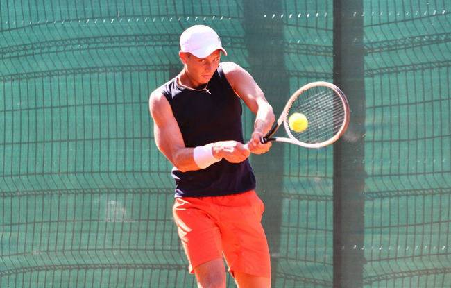 Овчаренко вышел в четвертьфинал турнира ITF в Турции