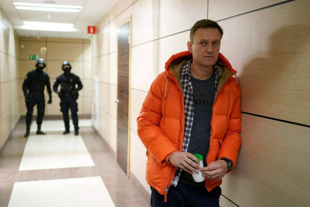 Наша страна сползает во мрак, – Навальный отреагировал на задержания в России