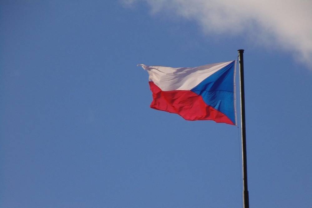 В Праге сообщили, сколько останется сотрудников генконсульств России в Чехии