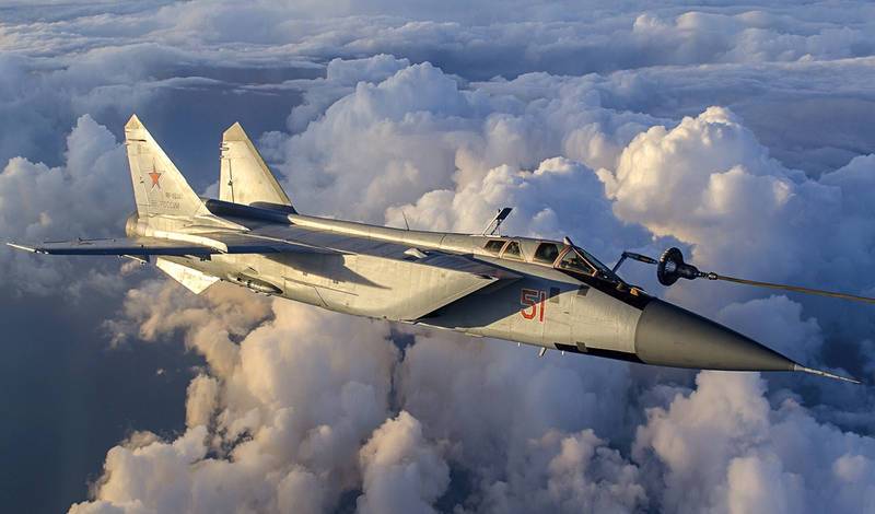 Российский истребитель перехватил американский военный самолет над Тихим океаном
