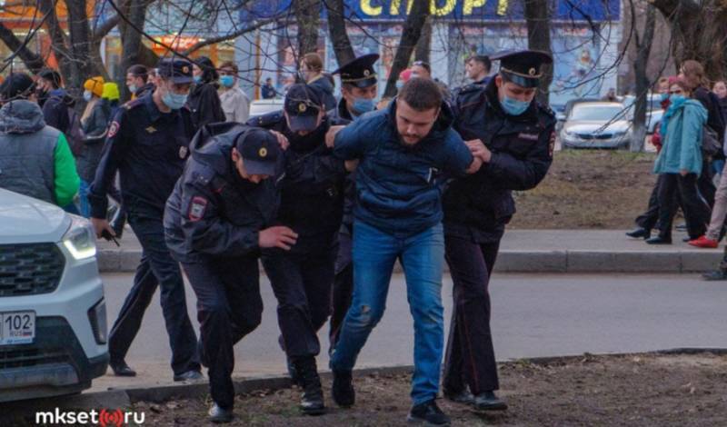 На митинге в поддержку Навального в Уфе задержали порядка 300 человек