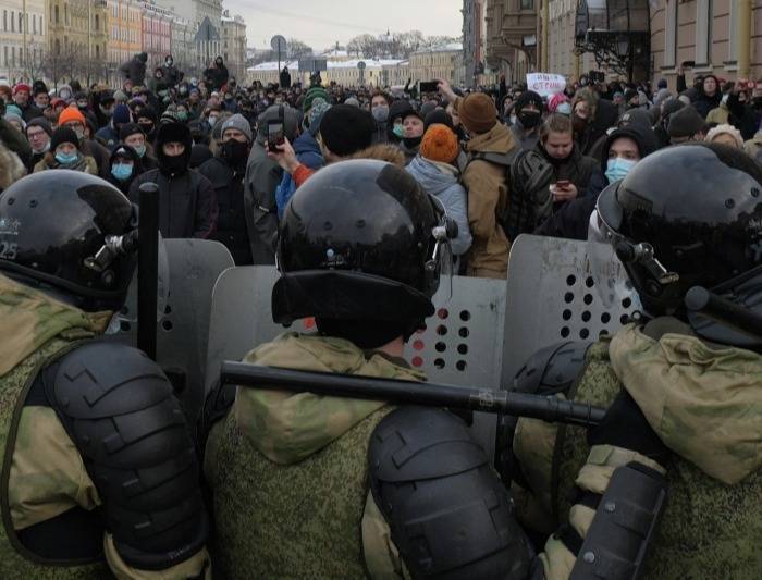 Около 50 участников несогласованной акции арестованы, свыше 60 оштрафованы в Петербурге
