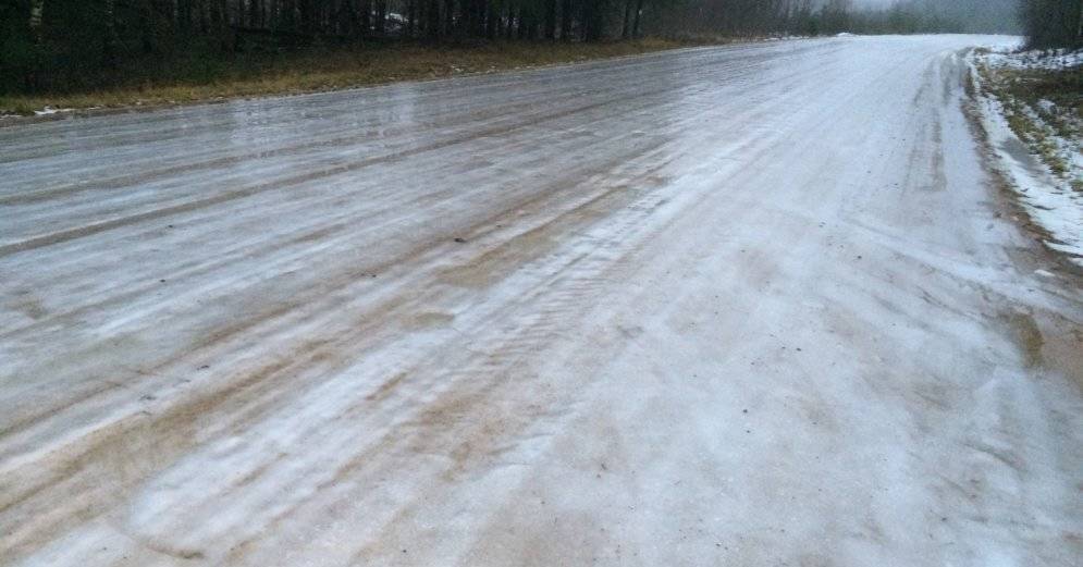 Вниманию водителей: на выходных дороги Латвии могут покрыться льдом