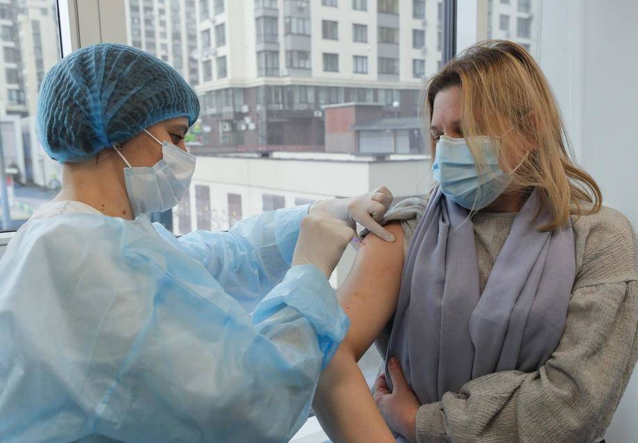 Более 500 тысяч украинцев уже вакцинировались от СOVID