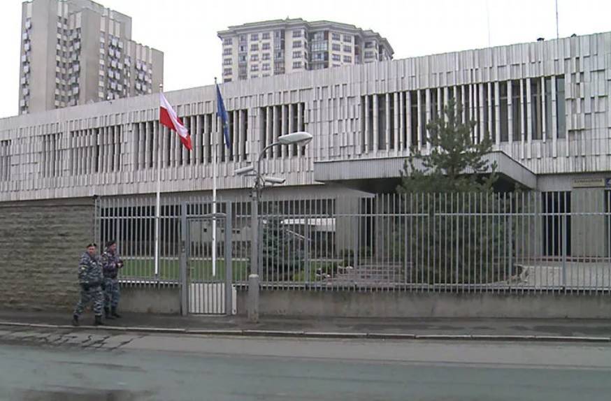 Москва высылает пятерых польских дипломатов, объявленных персонами нон грата