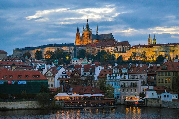 Эксперты рассказали о причинах натянутых отношений между Прагой и Москвой