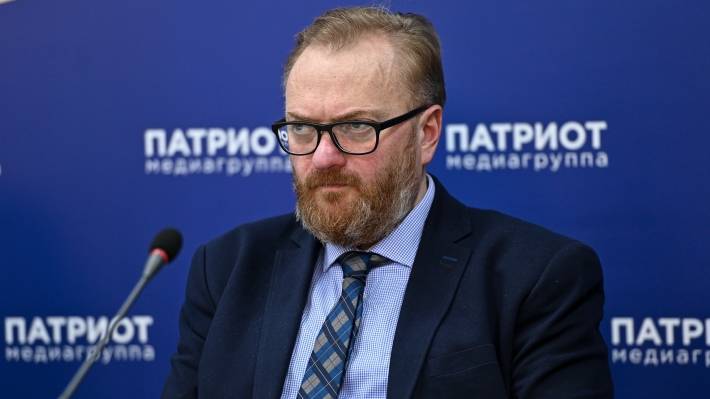Милонов назвал флаг РФ «безликим» и предложил вернуть двуглавого орла