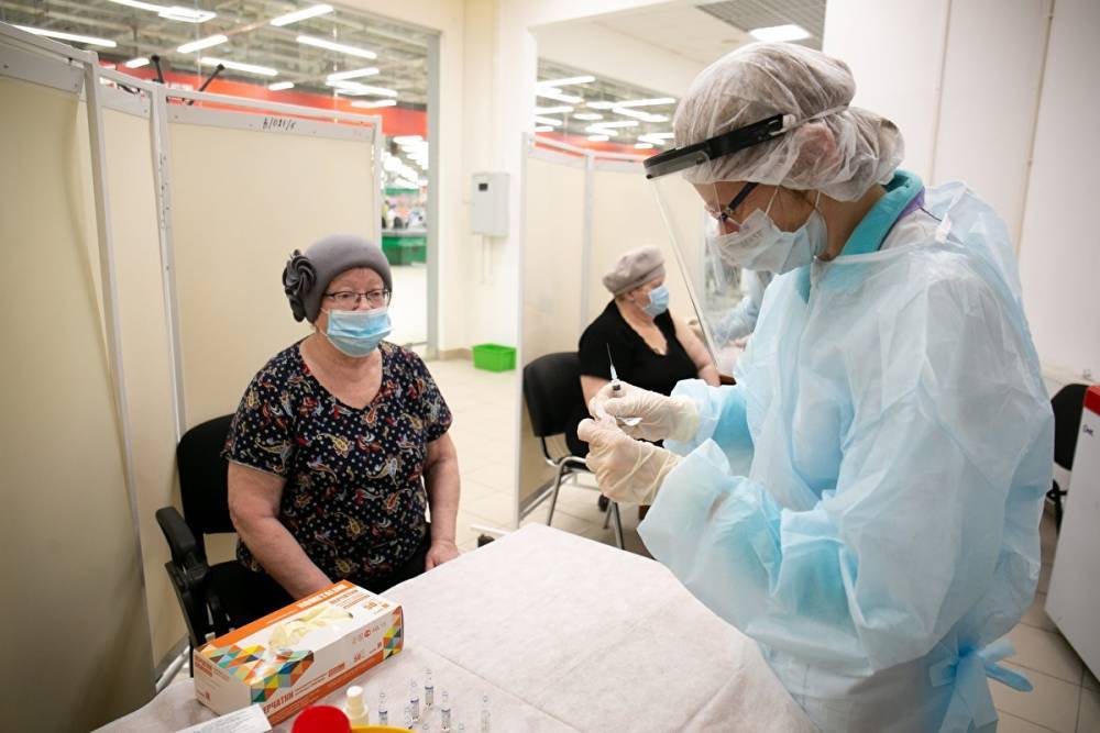 В торговых центров свердловских городов неделю будут работать пункты вакцинации от ковида