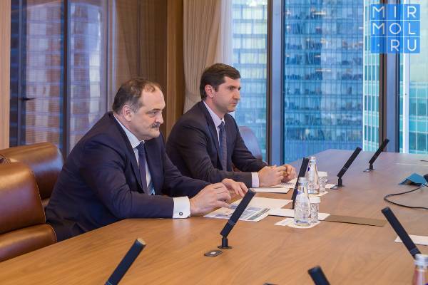 Сергей Меликов обсудил развитие промышленности Дагестана с министром промышленности и торговли РФ