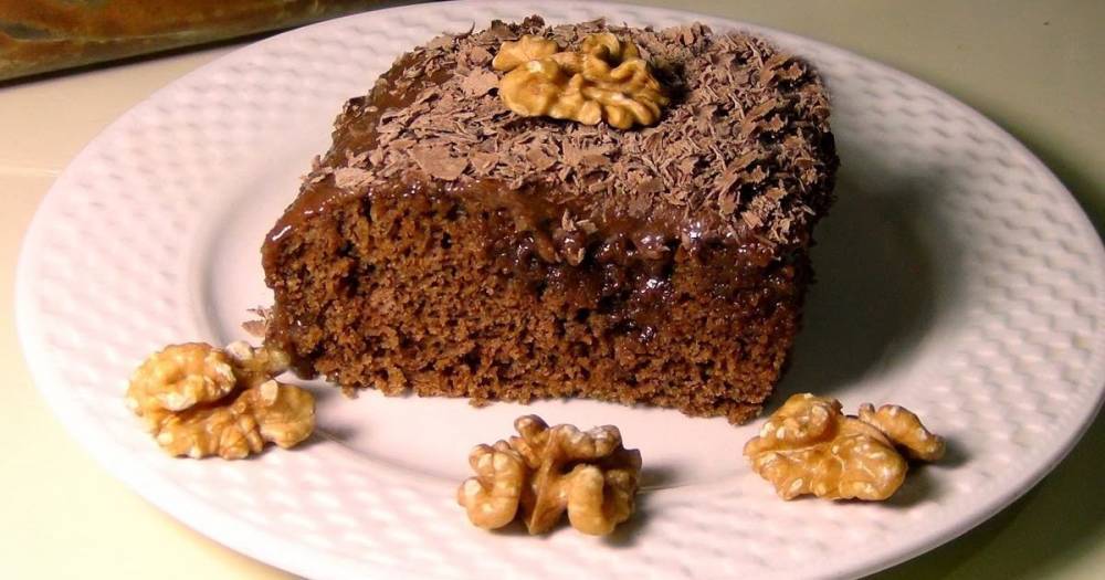 Маленький праздник с медовыми нотками: кофейный пирог с орехами и черносливом
