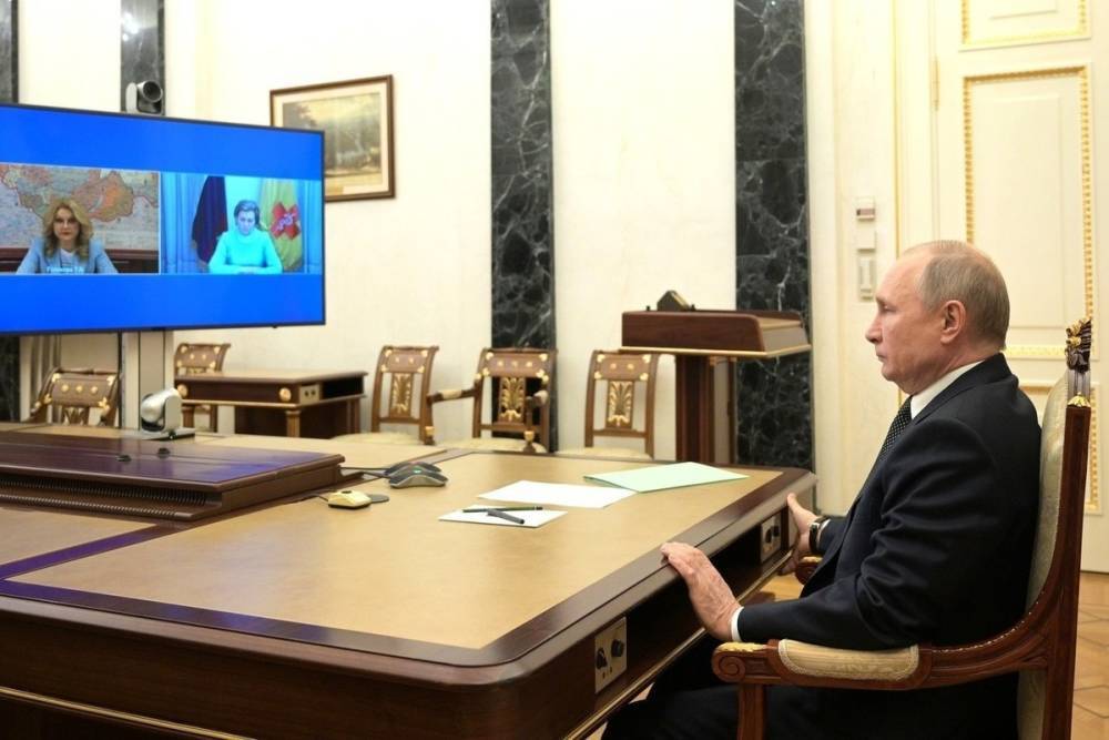 Путин сделал нерабочими дни в мае за счет работодателей