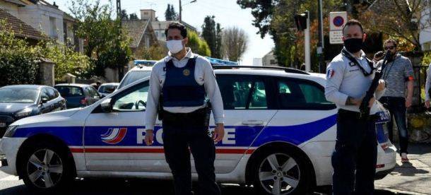 В пригороде Парижа мигрант из Туниса зарезал сотрудницу полиции