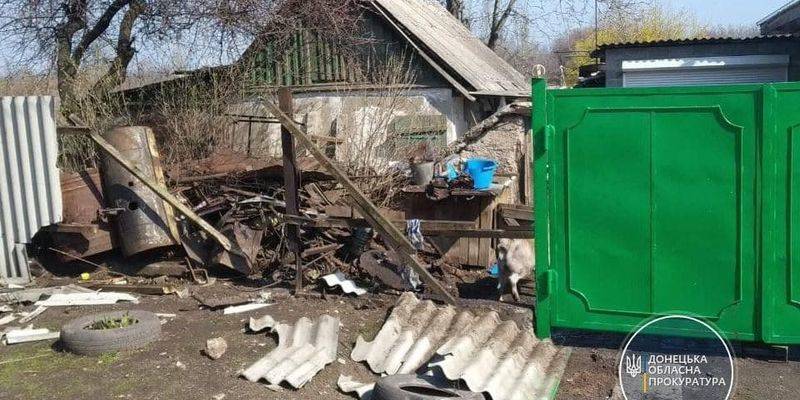 Ситуация на Донбассе - в селе Пивничное боевики ДНР обстреляли жилой дом - фото - ТЕЛЕГРАФ
