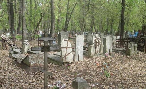 Тюменцев просят поделиться фотографиями похоронных процессий на Текутьевском кладбище