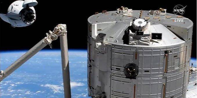 Корабль SpaceX Crew Dragon стыковался с Международной космической станцией