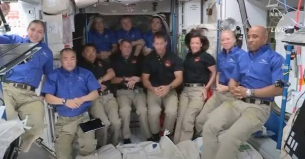 Космический корабль Crew Dragon-2 с четырьмя астронавтами пристыковался к МКС (ВИДЕО)