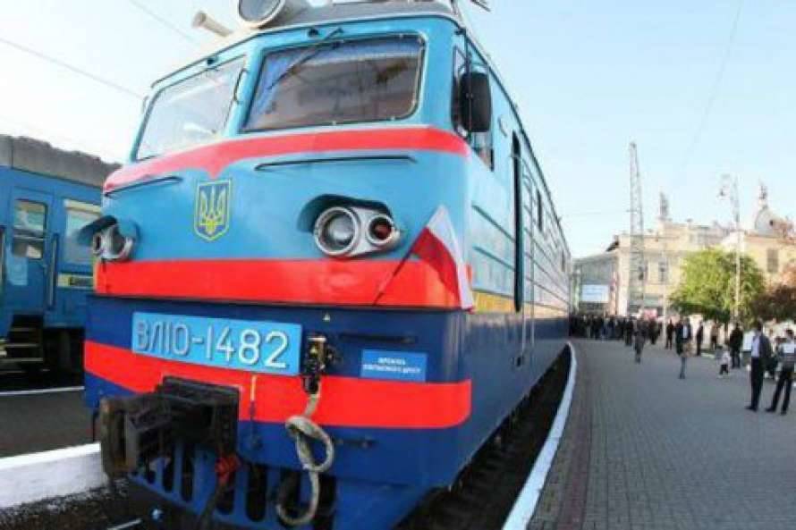 Украинцам увеличили число поездов на майские и пасхальные праздники