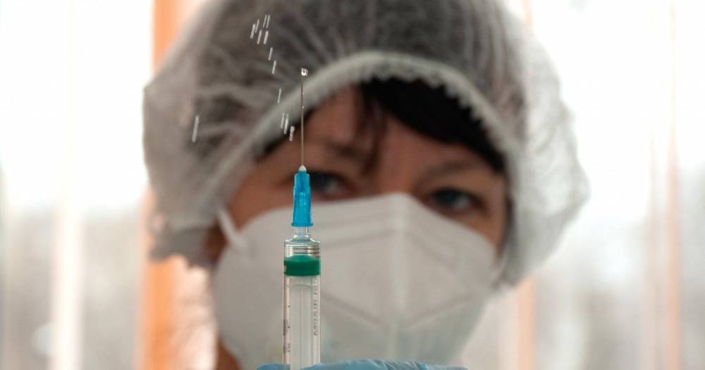 Во Франции более 100 человек вместо прививки против COVID-19 получили физраствор