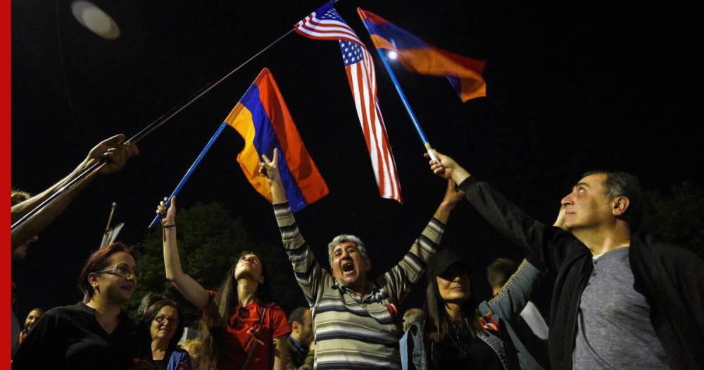 У посольства США в Ереване после признания геноцида армян прошел митинг: видео
